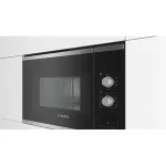 ⁦بوش ميكروييف مدمج 60*35 سم 20 لتر بالشواية لون أسود BFL520MS0⁩ - الصورة ⁦3⁩